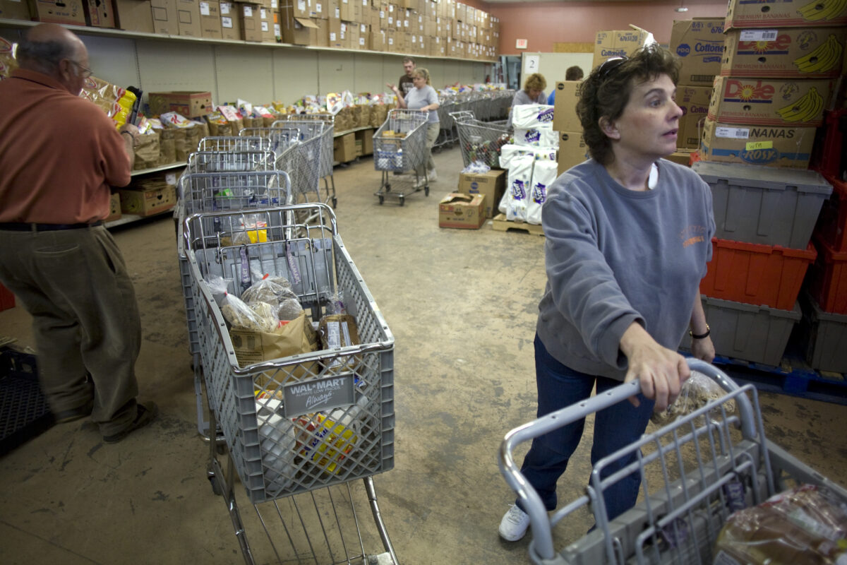 US: 2,000 fewer claims for unemployment benefit, bringing the total to 215,000