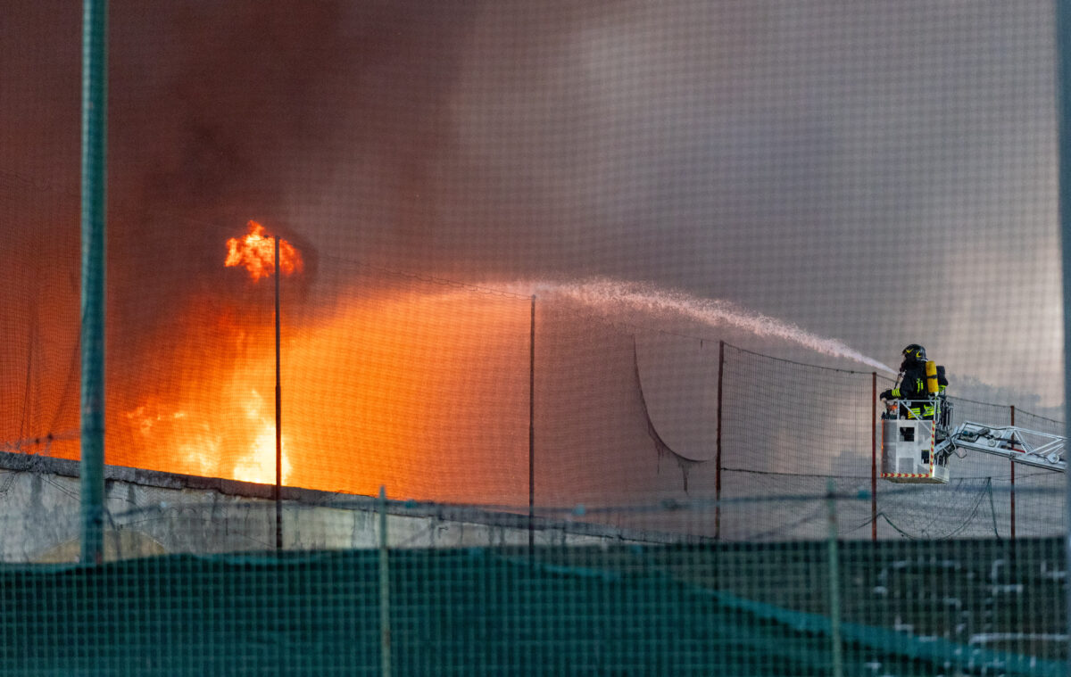 Milan, Brt fire: ban on consuming fruit and vegetables harvested in the area Milan, Brt fire: ban on consuming fruit and vegetables harvested in the area