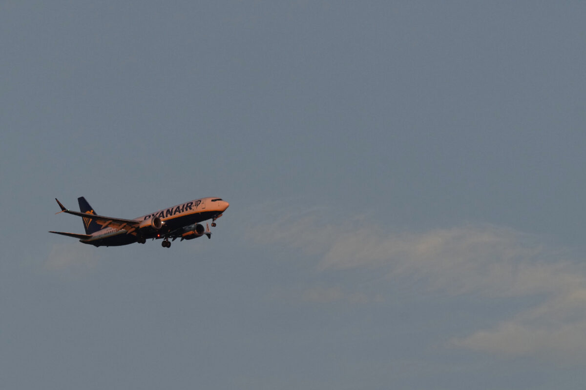 Greece: scare on flight to Munich – window shatters, passenger rescued