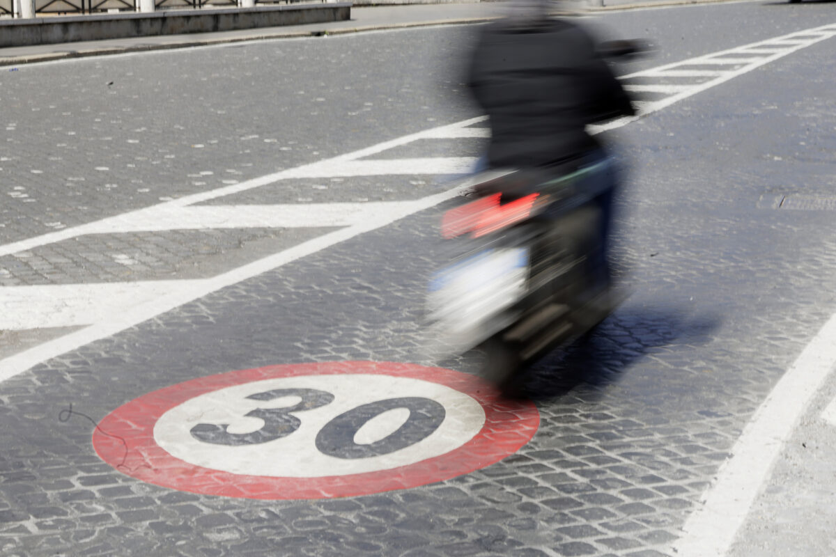 Speed cameras, MIT: “3,150 devices active under new rules, 850 not type-approved” Speed cameras, MIT: “3,150 devices active under new rules, 850 not type-approved”