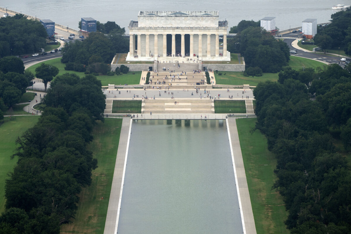 U.S.: Washington’s Reflecting Pool drained once again U.S.: Washington’s Reflecting Pool drained once again