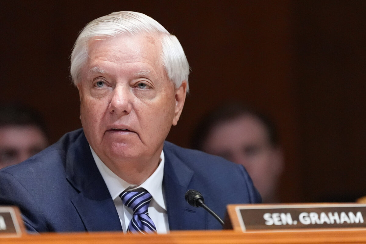 US: Republican Senator Lindsey Graham has died, aged 71 US: Republican Senator Lindsey Graham has died, aged 71