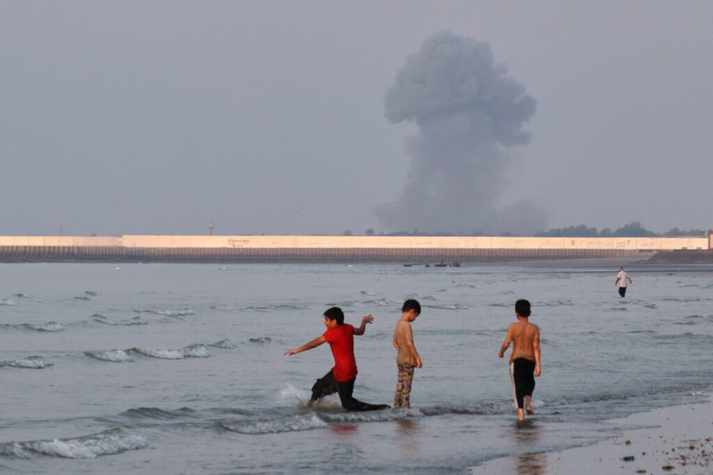 Iran: esplosioni a Bandar Abbas, attivate le difese aeree