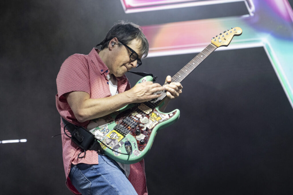 Weezer: new self-titled album out on 21 August