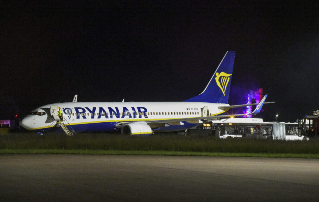 Greece: Wife of passenger sucked out of aeroplane window: ‘He can’t communicate’