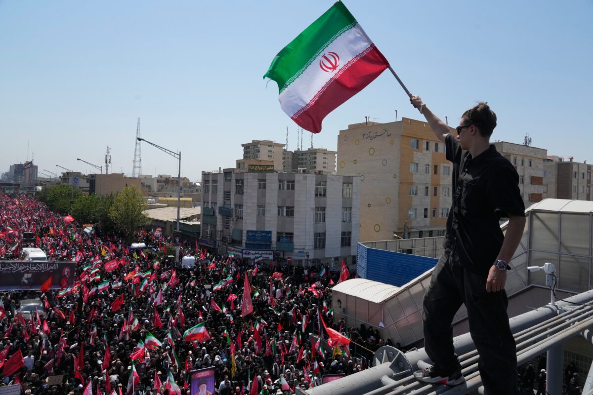 Iran, Tehran: ‘Eight dead and 20 injured in US air strikes’ Iran, Tehran: ‘Eight dead and 20 injured in US air strikes’
