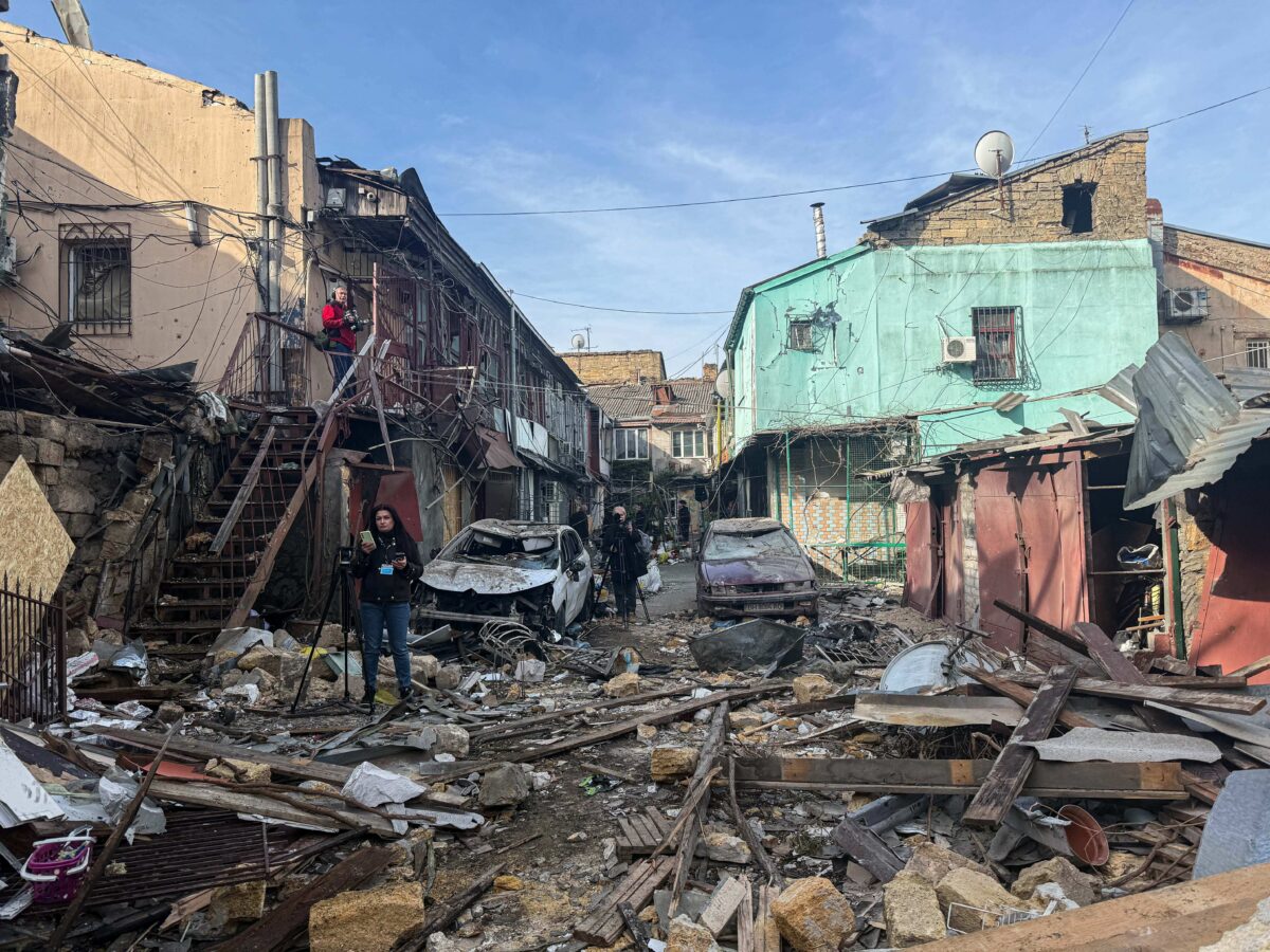 Ukraine: two dead and four injured, including a child, in a Russian air raid on Odessa Ukraine: two dead and four injured, including a child, in a Russian air raid on Odessa