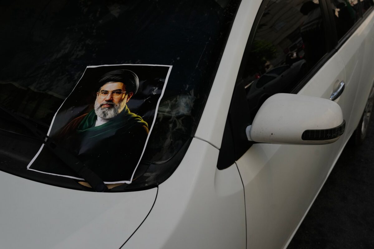 Iran, media: “Mojtaba Khamenei is not in the country” Iran, media: “Mojtaba Khamenei is not in the country”