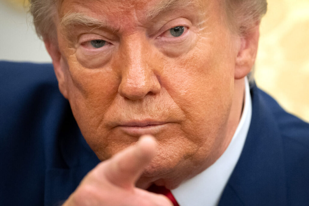 Iran, Trump: “For every attack on the Strait of Hormuz, we will strike a bridge or a power plant”