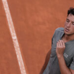 ATP Estoril: Darderi beats Martinez to reach the quarter-finals