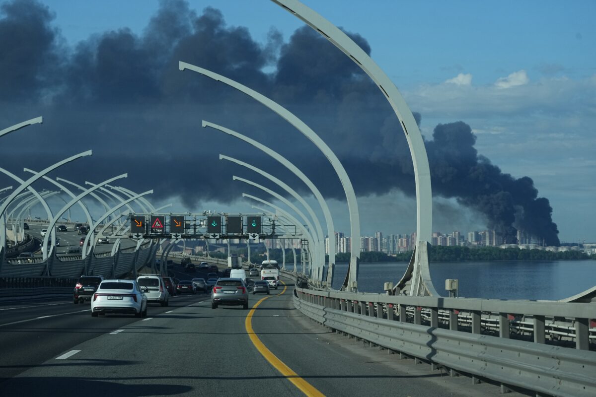 Russia: Ukrainian drones over St Petersburg, warehouse ablaze and three injured Russia: Ukrainian drones over St Petersburg, warehouse ablaze and three injured