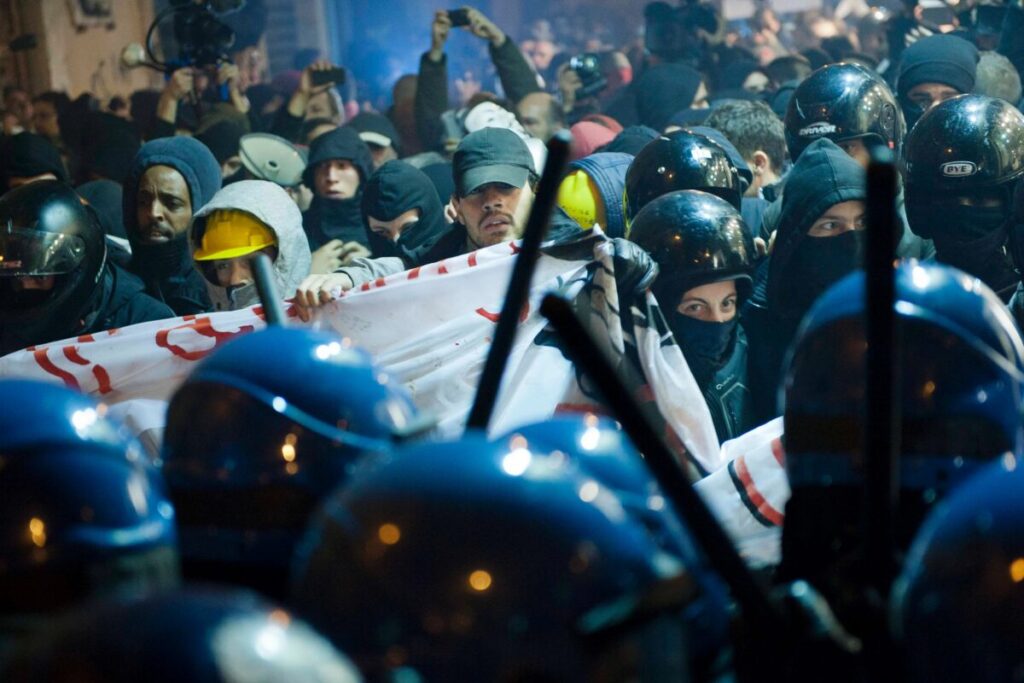 No Tav: at least 50 police officers and 7 Carabinieri injured during clashes