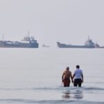 Iran: Revolutionary Guards turn back four ships in the Strait of Hormuz