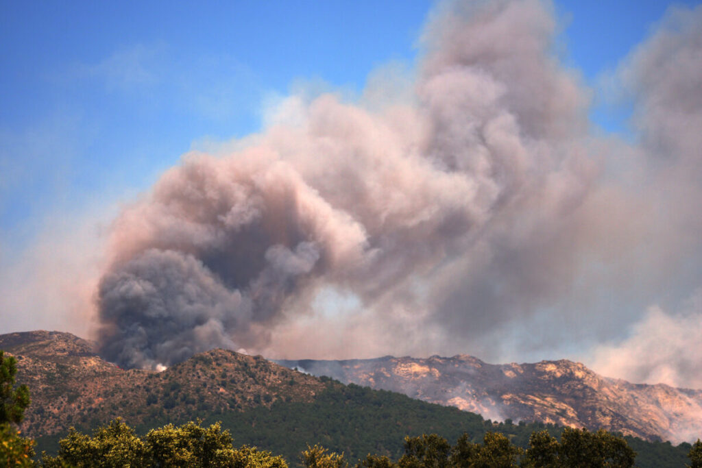 Wildfires: over 220,000 people evacuated in France and Spain