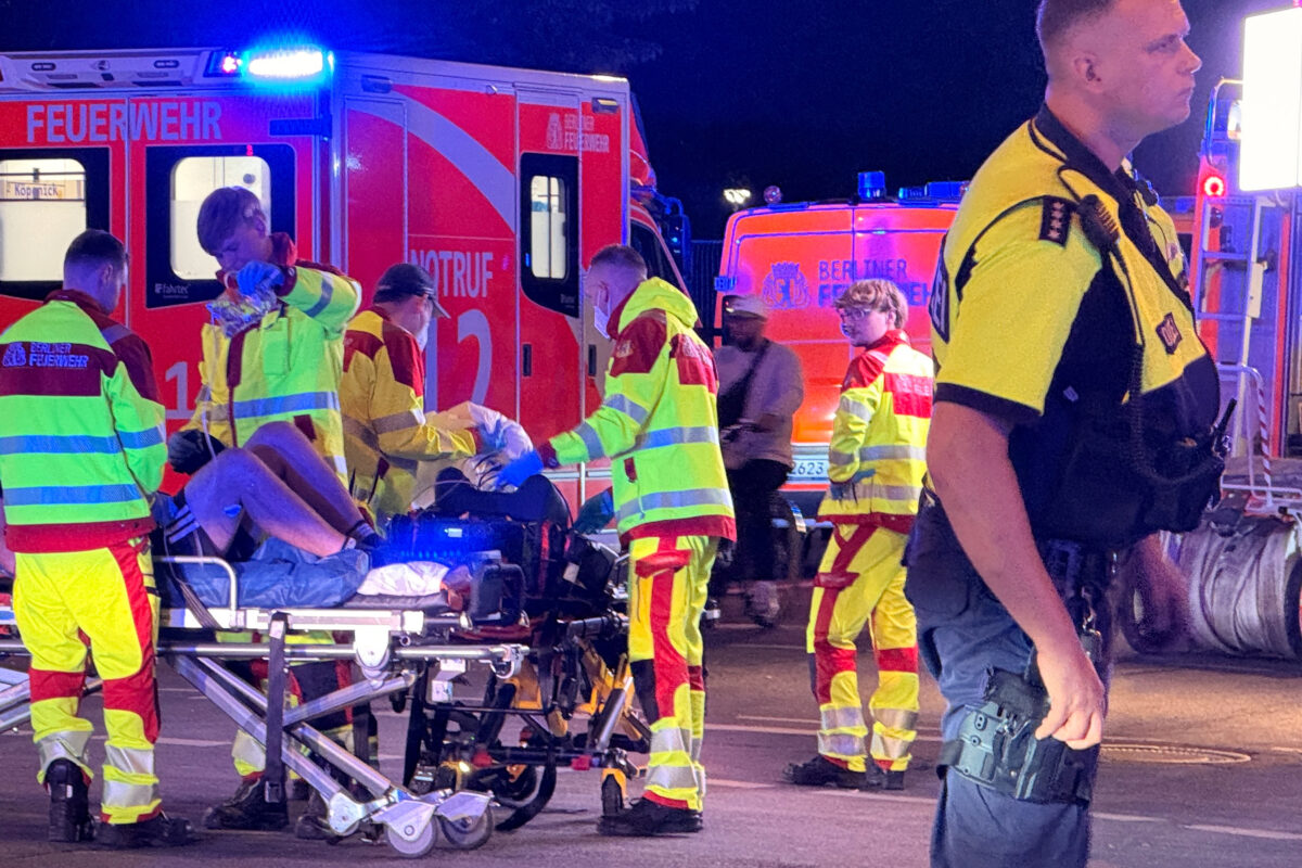 Berlin, car ploughs into crowd at Gay Pride: one dead and 16 injured