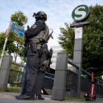 Berlin: police confirm death of attacker: “He ran towards officers with a bladed weapon”