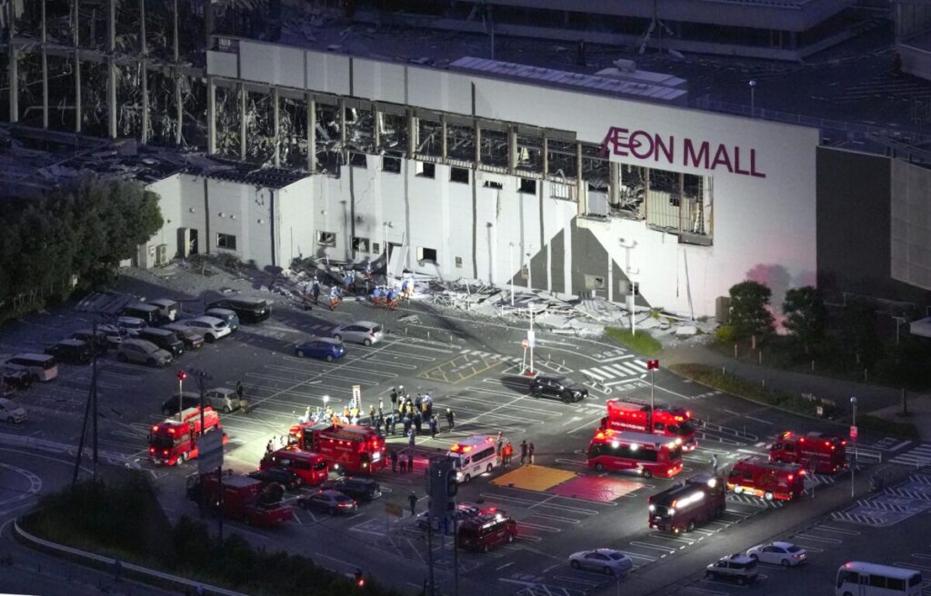 Japan earthquake: Police say contact lost with 20–30 people at shopping mall