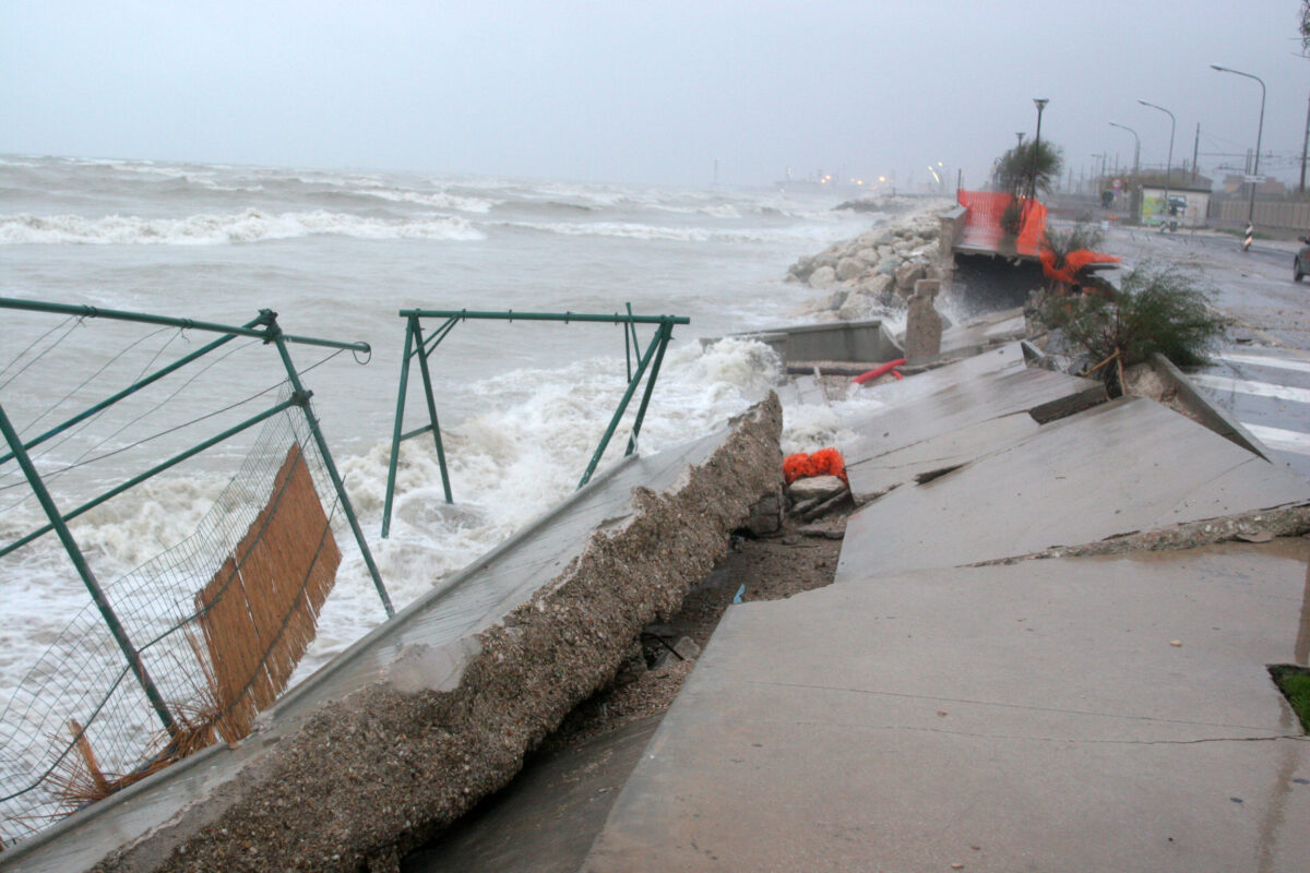 Climate: record-breaking heat and over 1,000 extreme weather events along the coast in the last 16 years