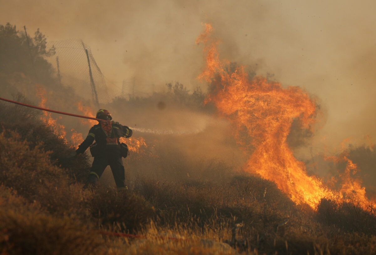 Fires: two firefighters killed in a blaze in Crete Fires: two firefighters killed in a blaze in Crete