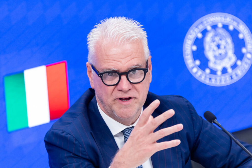 Healthcare, Zangrillo: “Contract signed for 25–27, plus a €200/month pay rise”
