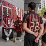 People from Bari, flowers, letters and banners: crowds of fans gathered at Casa Milan to pay tribute to the champion