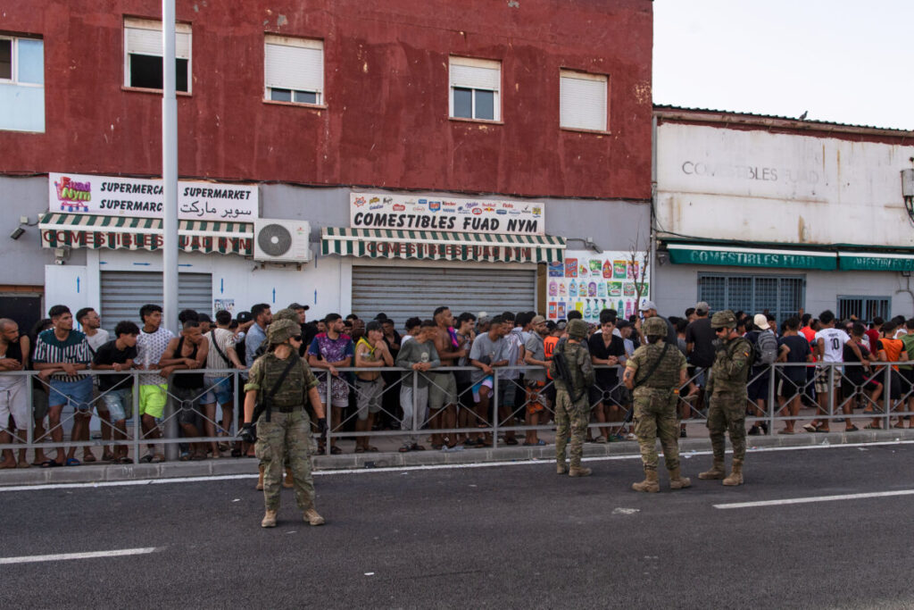 Migrants: Sources in Madrid say those entering Ceuta do not have free access to the Schengen area