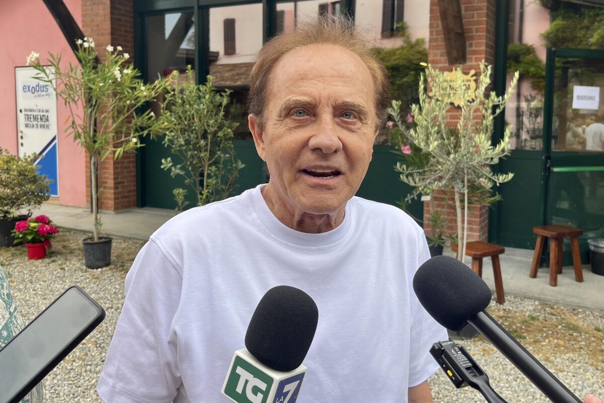 Don Mazzi, Roby Facchinetti at the funeral chapel: “Special people should not die” Don Mazzi, Roby Facchinetti at the funeral chapel: “Special people should not die”