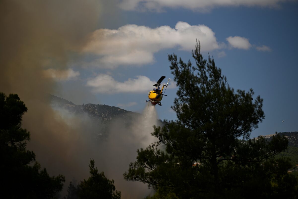 Greece: two fire-fighting helicopters collide in mid-air