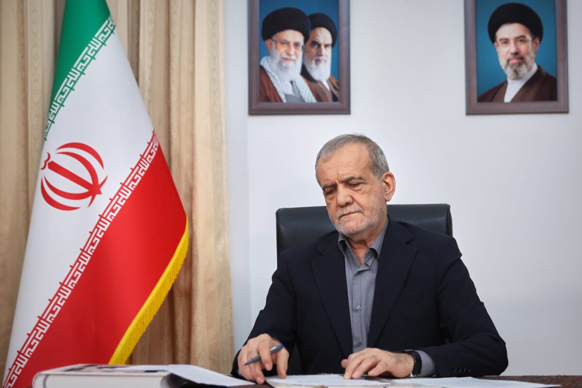 Iran: rumours of Pezeshkian’s resignation, he denies them