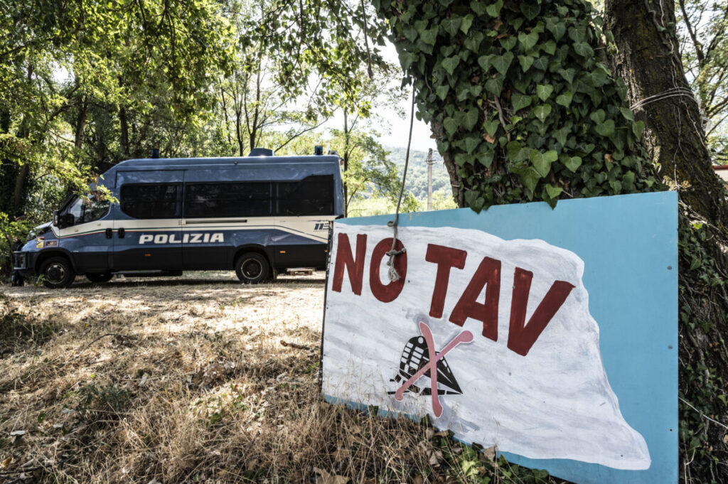 No TAV, Meloni: “Those who serve the state and defend citizens will never be left alone.”