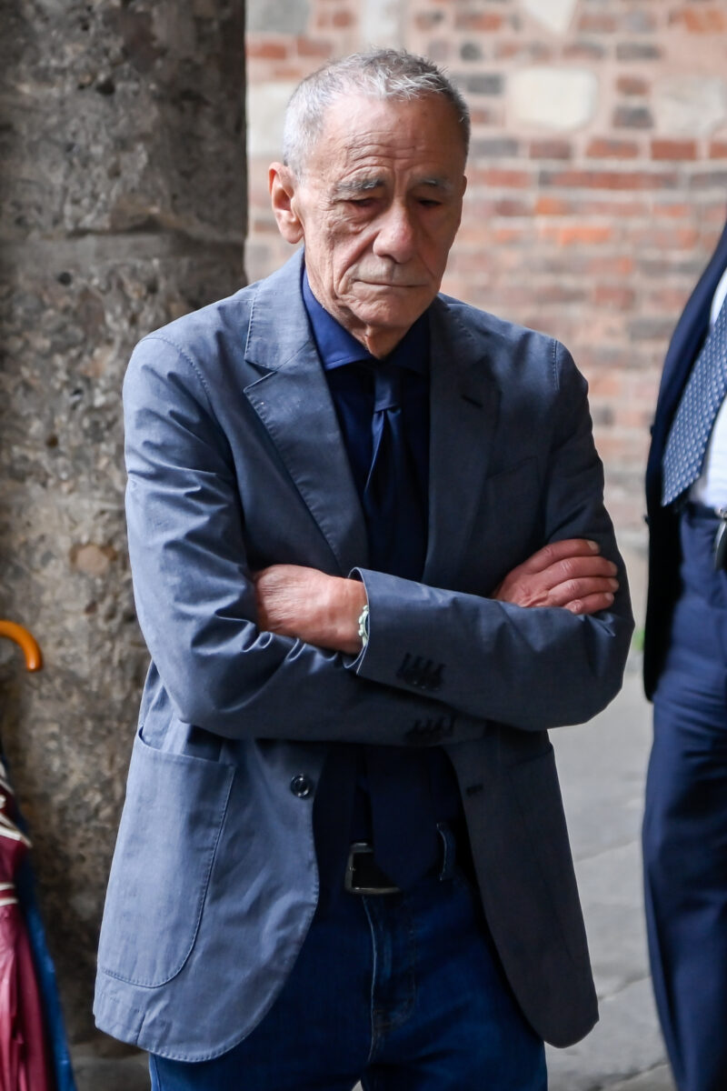 Guccini dies; Vecchioni: “You beat me to it – start pouring the wine, my friend”
