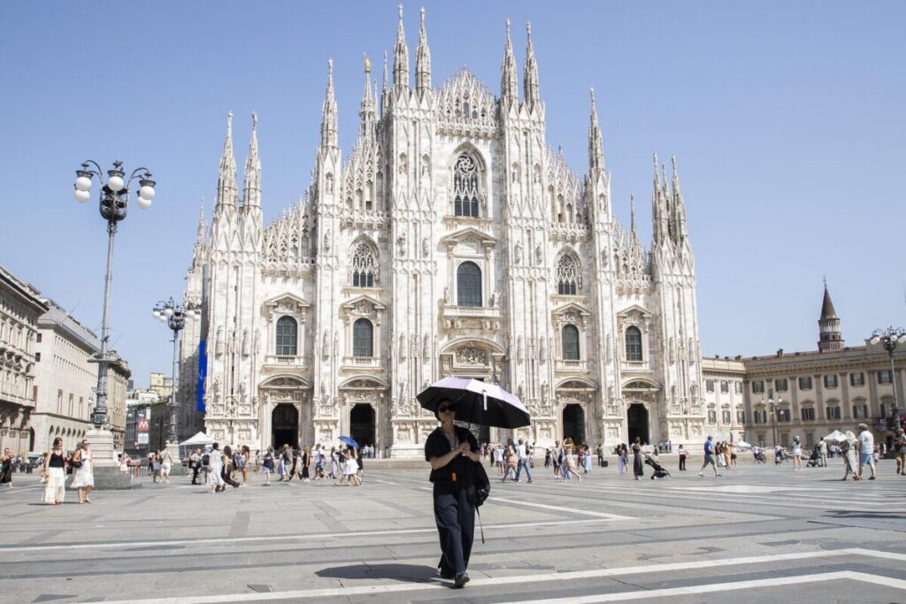 Heat, the hot weather isn’t letting up: 19 cities on red alert and Milan orange on Monday