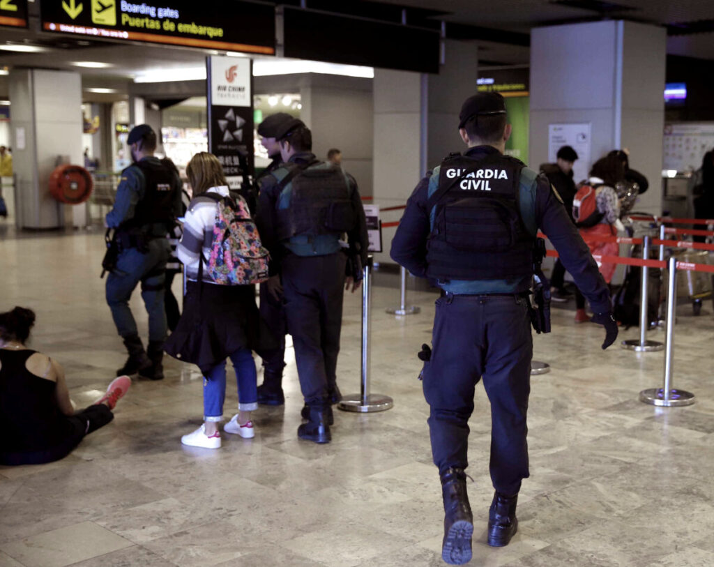 Migrants, Madrid: “5-10% of passengers on flights from Italy checked”