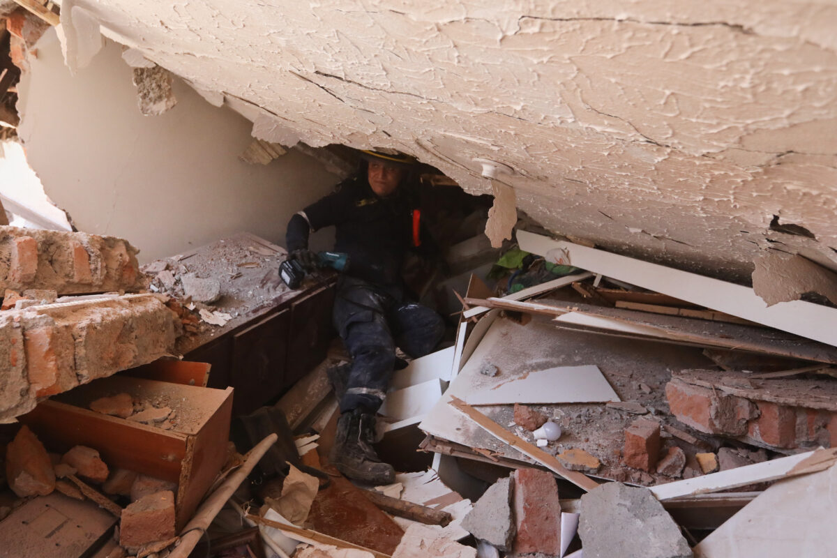 Colombia earthquake: curfew imposed in Cali and Pereira to prevent looting Colombia earthquake: curfew imposed in Cali and Pereira to prevent looting