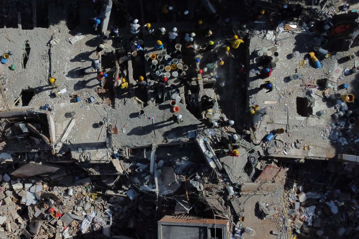 Colombia earthquake: Cali’s mayor says, “The next 24 hours will be crucial for saving lives” Colombia earthquake: Cali’s mayor says, “The next 24 hours will be crucial for saving lives”