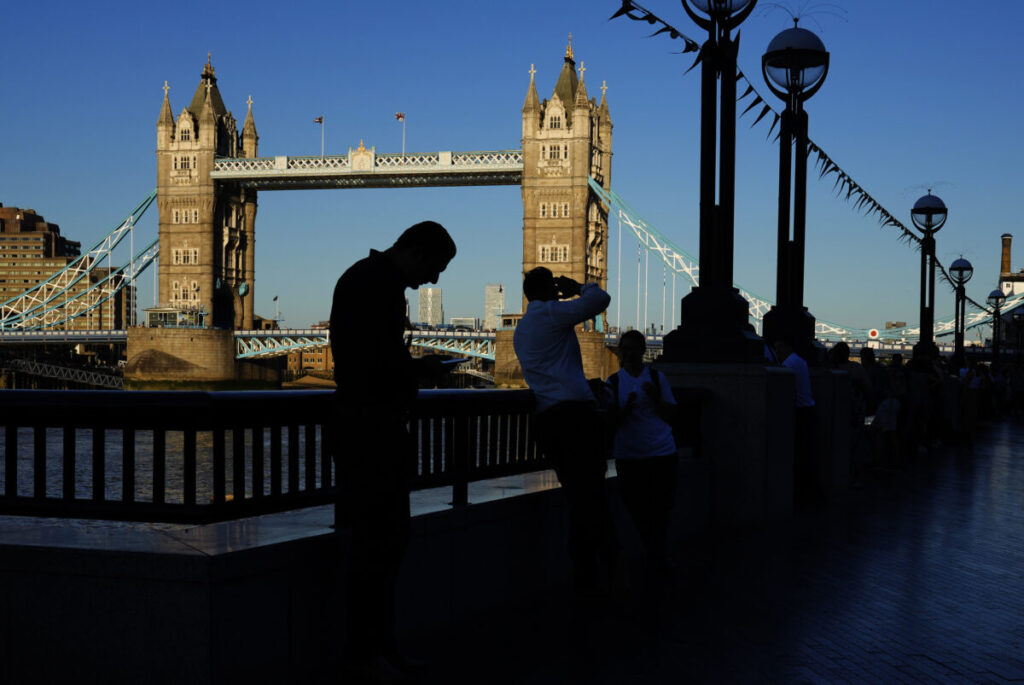 Heatwave alert in Britain as temperatures reach 38°C: people fainting in hospitals