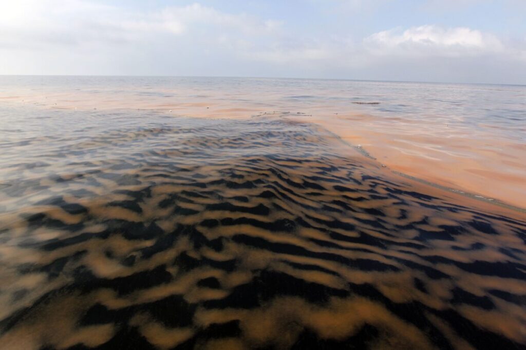 Tehran demands compensation for the oil spill in the Gulf