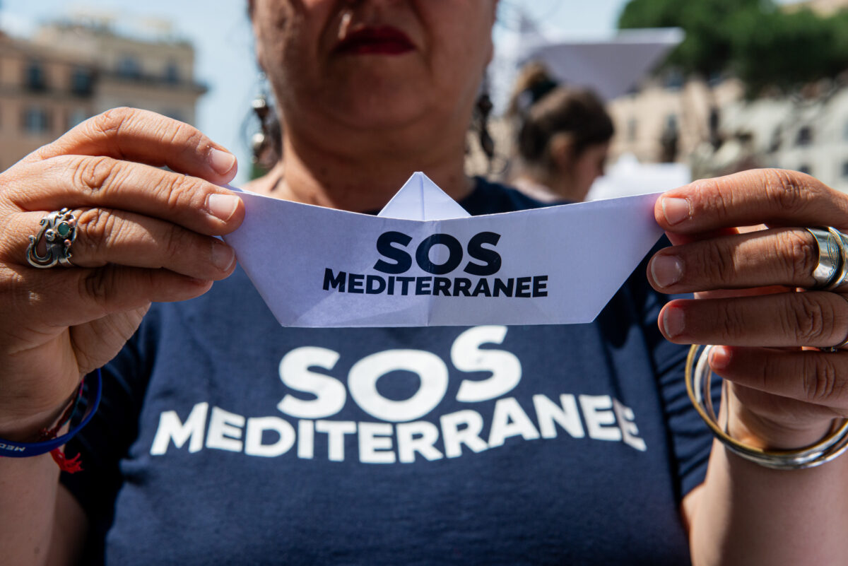 Migrants: SOS Méditerranée spots 11 bodies at sea