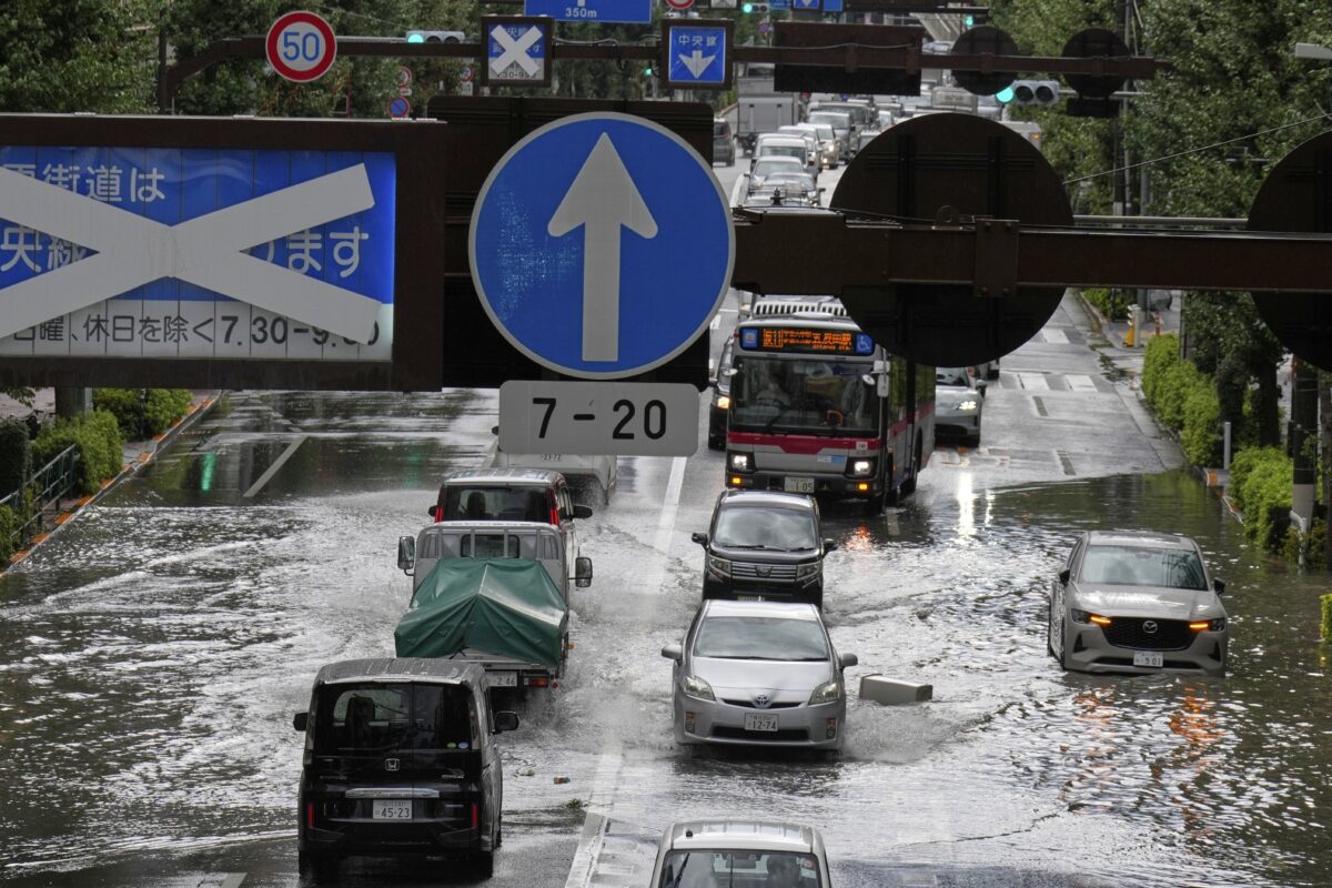 Japan: Torrential rain near Tokyo leaves four dead and causes transport disruption