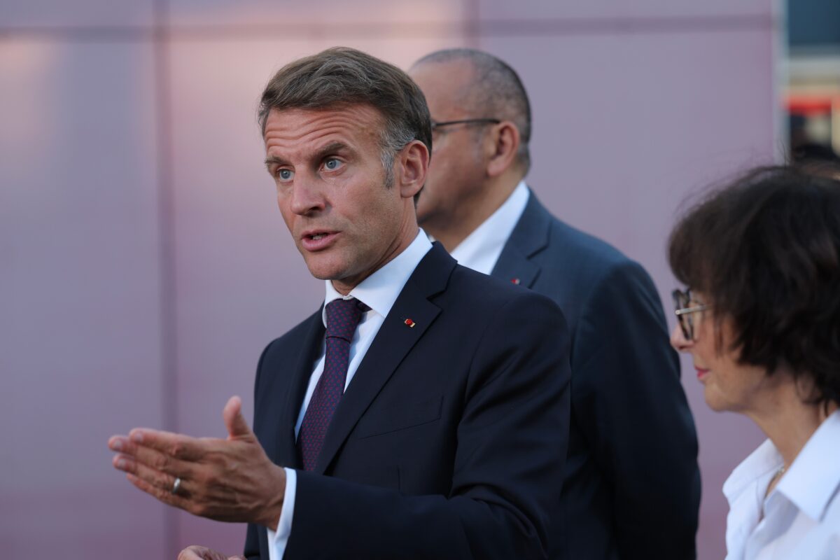 France: Macron Tasks Prime Minister with Rewriting Law on Social Media Ban for Children Under 15 France: Macron Tasks Prime Minister with Rewriting Law on Social Media Ban for Children Under 15