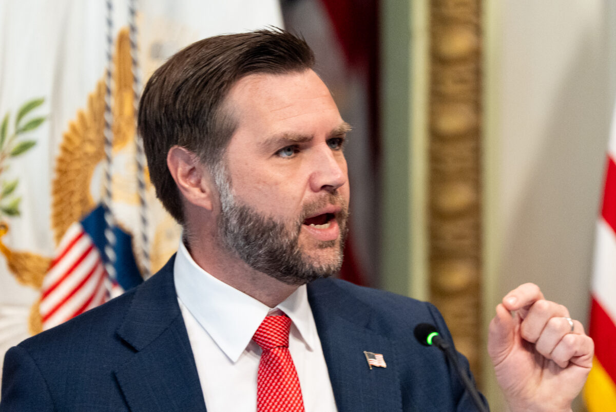 Iran, Vance: “The primary objective of the war is to keep oil and gas prices low” Iran, Vance: “The primary objective of the war is to keep oil and gas prices low”
