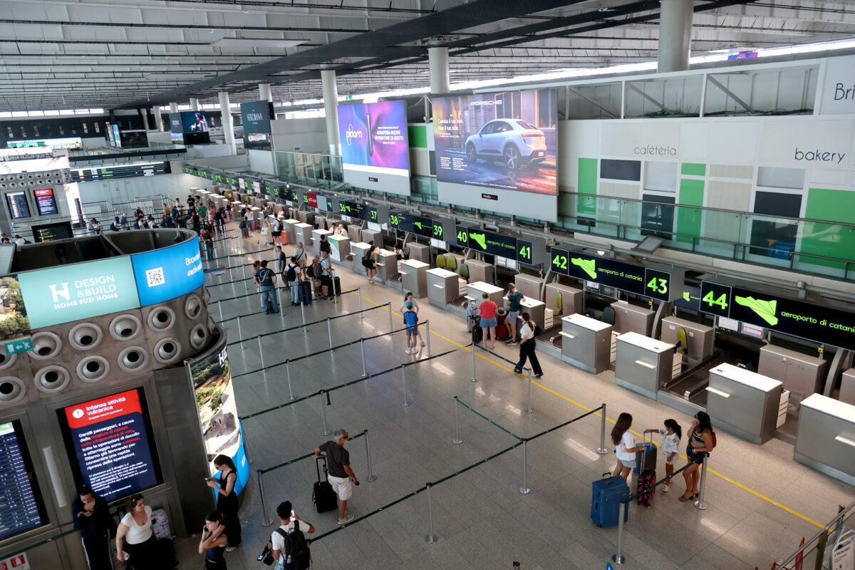 Etna: flights suspended at Catania Airport until 3 pm on 15 August