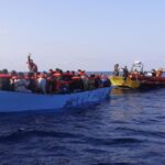 Sardinia: 18-year-old on a SUP board struck by a migrant boat; smuggler arrested