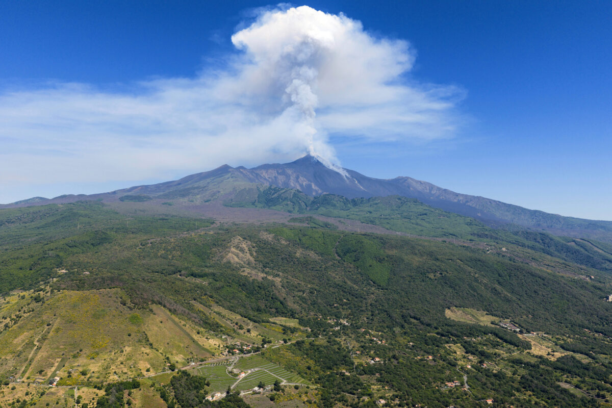 Catania: 29-year-old struck by lightning during hike on Mount Etna, dies