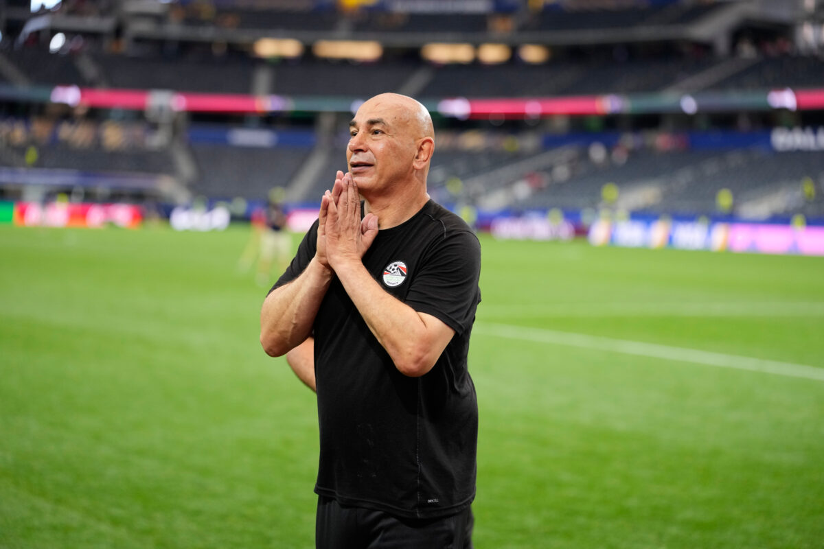 Football: brawl between wife and ex-husband; Egypt’s manager tries to break it up and is taken to hospital after falling ill Football: brawl between wife and ex-husband; Egypt’s manager tries to break it up and is taken to hospital after falling ill