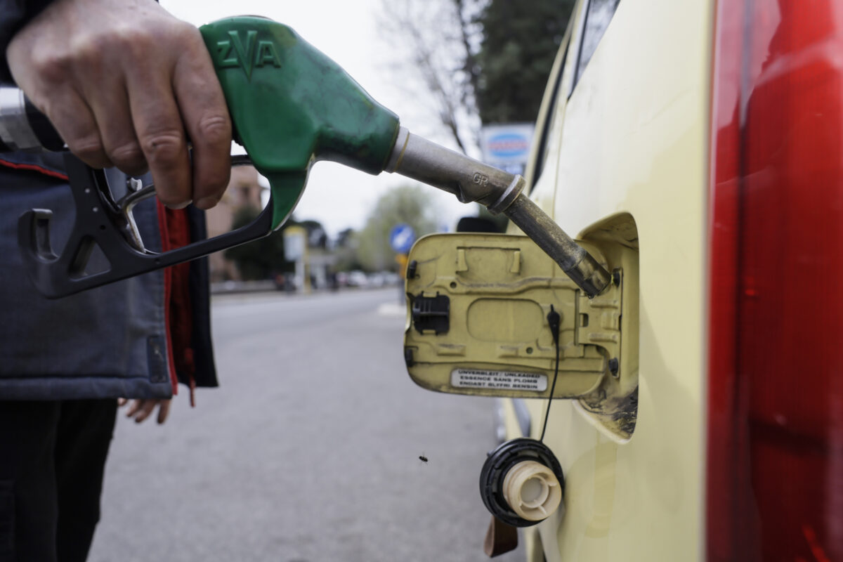 Fuel, Mimit: average self-service gasoline price at 2.005 euros, diesel at 2.122