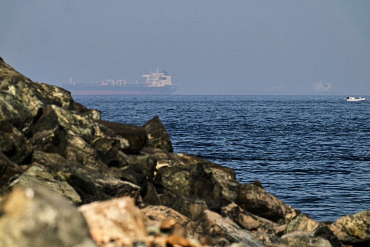 Iran: Tehran authorises passage of Iraqi oil tankers through the Strait of Hormuz