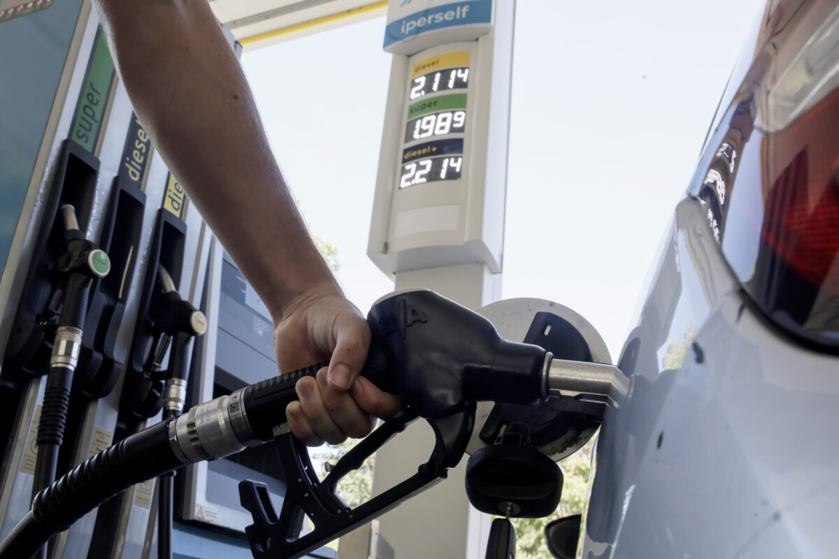 Fuel: average self-service price for petrol 2.010 euros, diesel 2.130 Fuel: average self-service price for petrol 2.010 euros, diesel 2.130