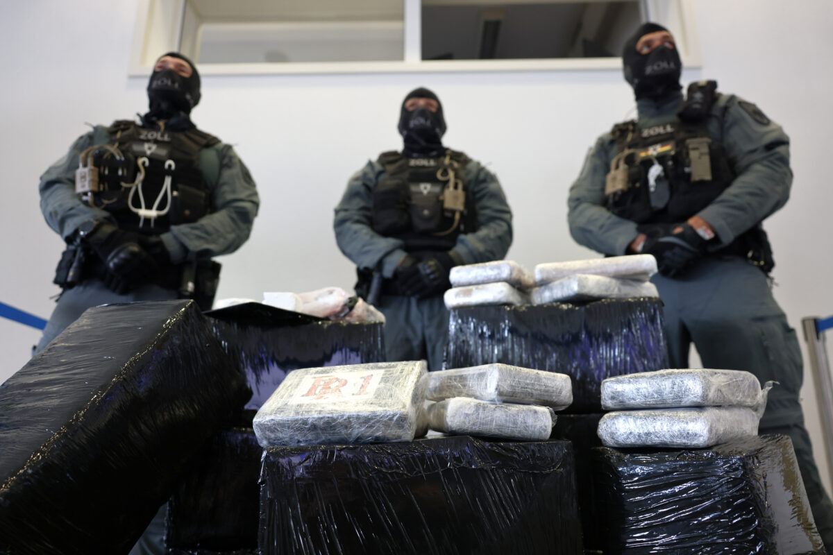 Livorno: 65 kg of cocaine hidden in a consignment of bananas seized at the port Livorno: 65 kg of cocaine hidden in a consignment of bananas seized at the port