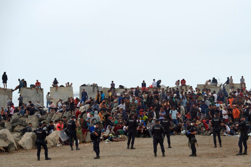 Migrants: Murcia’s governor asks Sánchez for ‘reinforcements to stop landings’